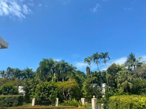 Luxury 5 Bedroom home, Steps to Beach Sol