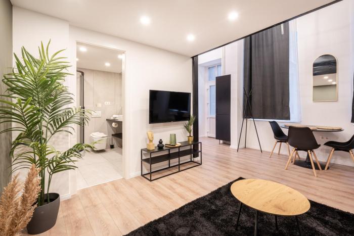 D24 - Historic Quarter Design Loft - Best Location by BQA