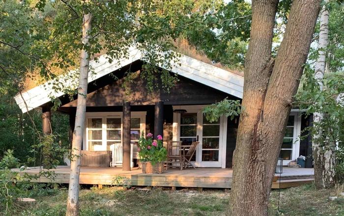 Log House Near A Child-Friendly Sandy Beach