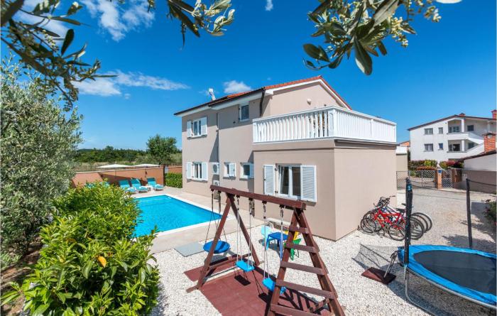 Nice Home In Loborika With 3 Bedrooms, Wifi And Outdoor Swimming Pool