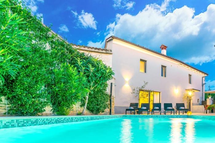 VILLA LATINI - Ideal for a family vacation. Heated pool. Local breakfast optional available