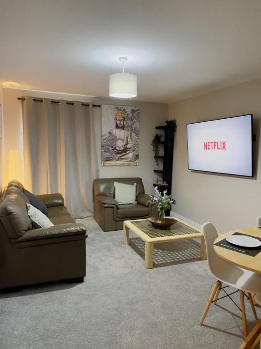 CITY CENTRE *PRIVATE PARKING*