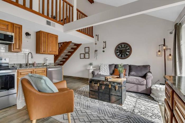 Fall Creek Condo near The Strip!