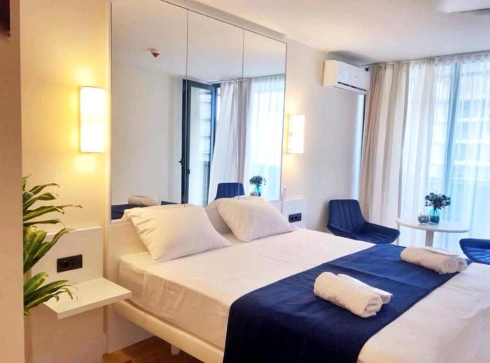 Orbi City sea view aparthotel C