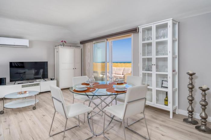 Seaview penthouse by Costarentals - Ref 112