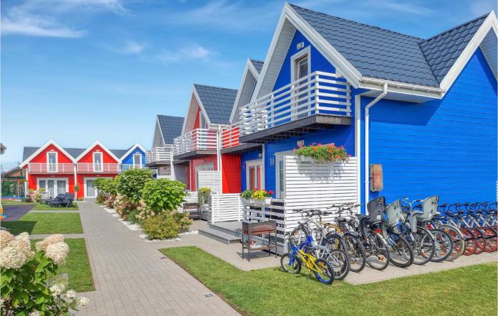 2 Bedroom Beautiful Home In Sarbinowo