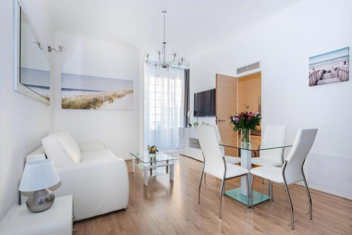 LAMARTINE- Heart of Center- Modern and Design flat