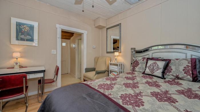 Perfect Downtown Space-Walk to Library, Theater