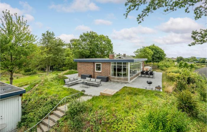 Lovely Home In Ebeltoft With Wifi