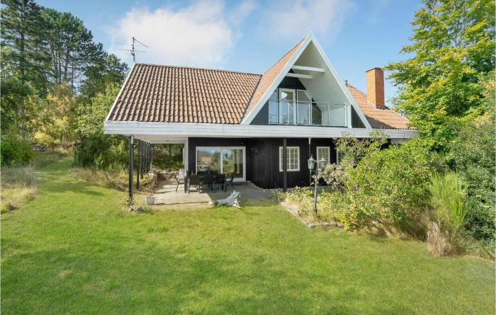 4 Bedroom Nice Home In Knebel