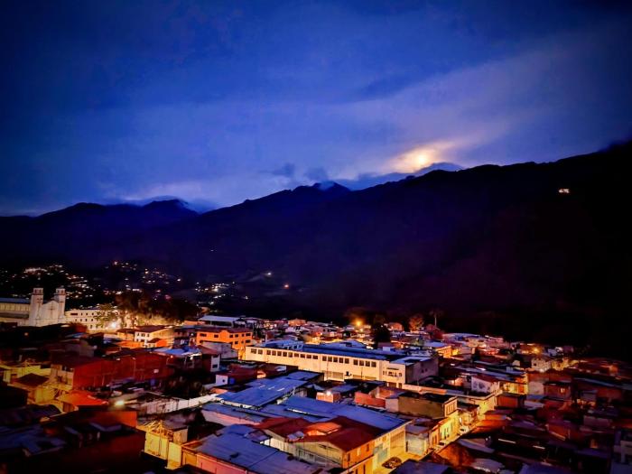 Hospédate con Comodidad-Streaming-Vista-Ubicación)