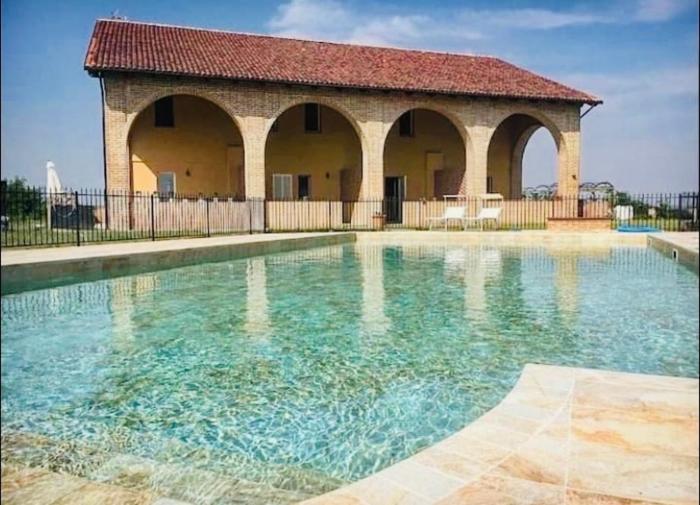 Villetta verde Smeraldo fronte piscina