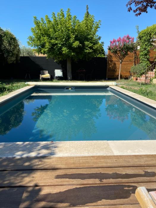 Gîte Lou Sabaï au pied des dentelles de Montmirail, piscine partagée
