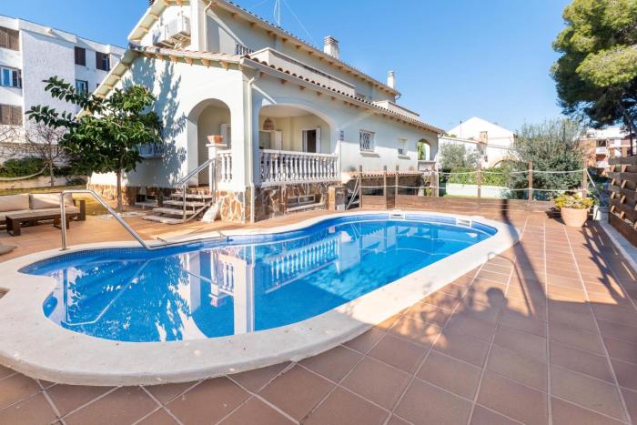 AT012 Piscina privada, muy bien equipado, la playa a 250 metros