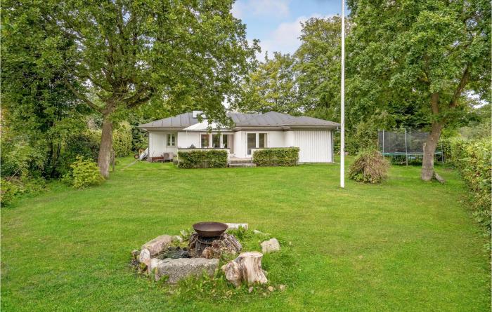 Beautiful Home In Ebeltoft With Kitchen