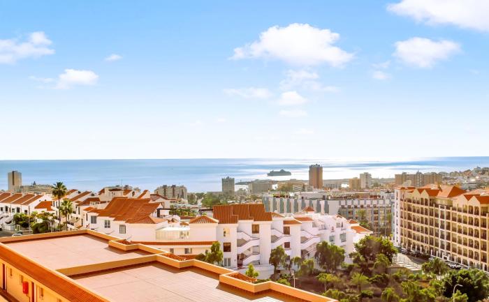 TOP FLOOR, Sea View, Huge Terrace, Heated Pool, Garage