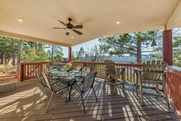 Wildlife Watching & Mtn Views: Luxe Ruidoso Escape