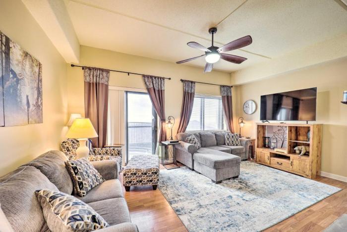 3 Mi to Sugar Mountain Resort Condo with Balcony!