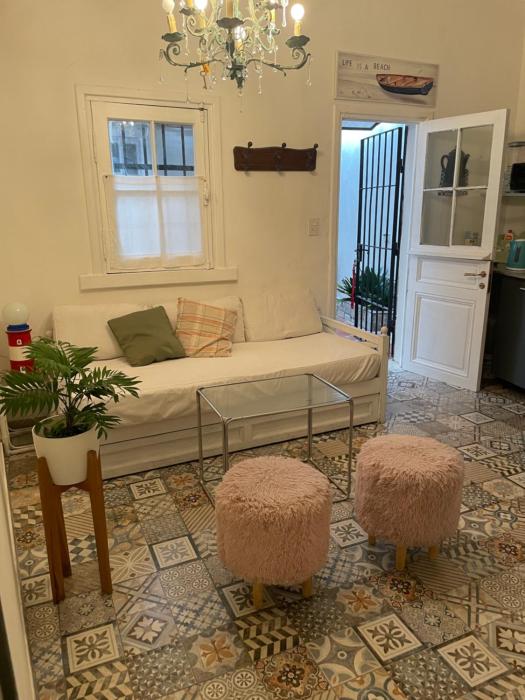 Departamento Ocre con gran jardín