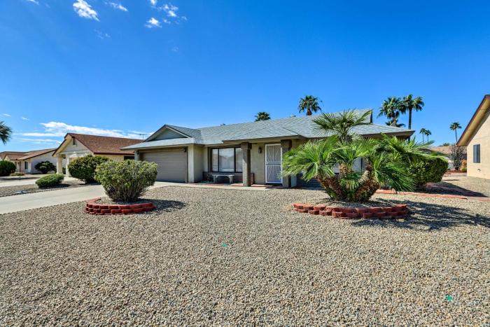 Less Than 1 Mi to Golf Home with Screened Porch in Sun City