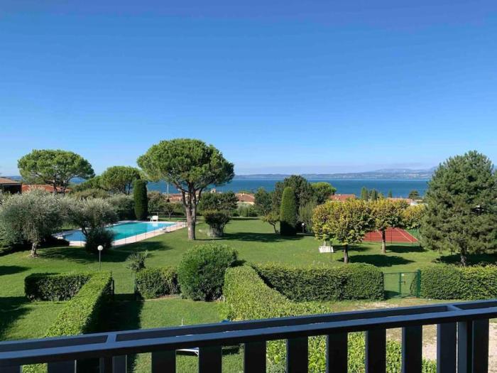 Tennis Pool Barbecue