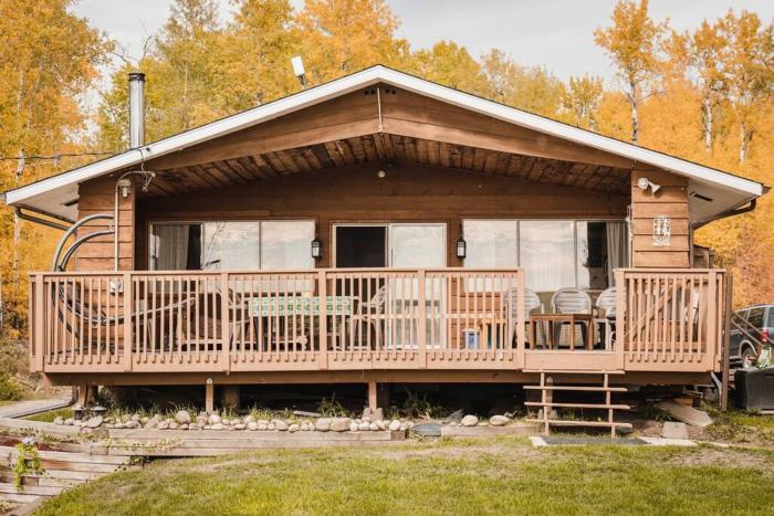Cozy lake cottage
