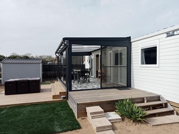 Résidence avec piscine, chalet pour 6