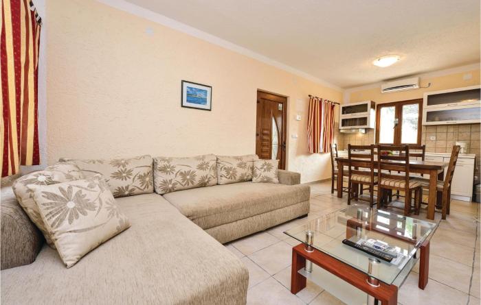 Nice Apartment In Vir With 2 Bedrooms, Wifi And Outdoor Swimming Pool