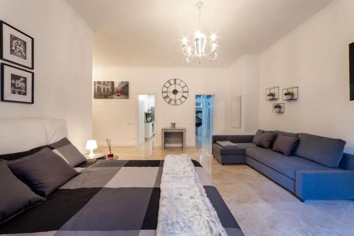 San Babila - Luxury Milanese Apartment