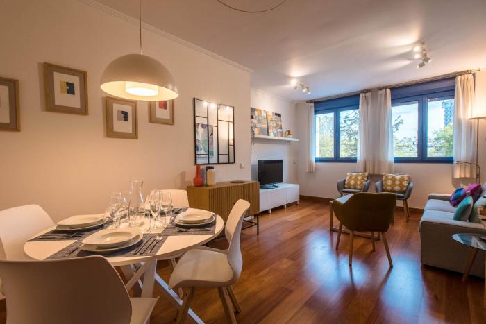 Puerta del Príncipe - Free Parking