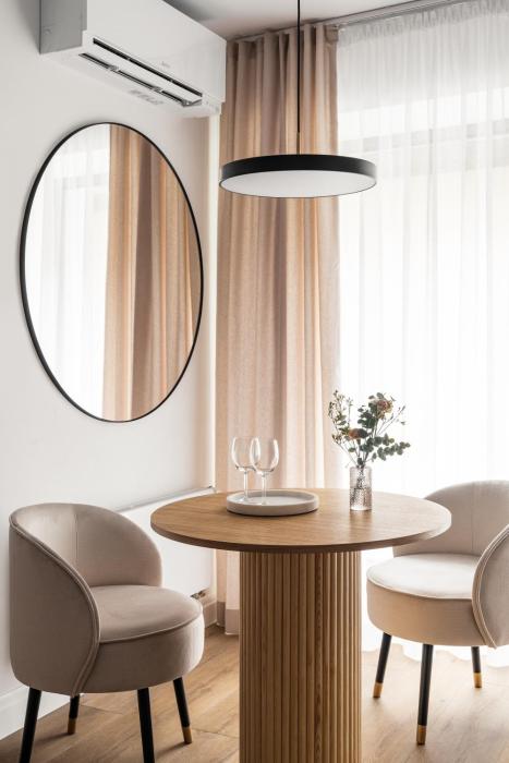 Rose with bath by OneApartments