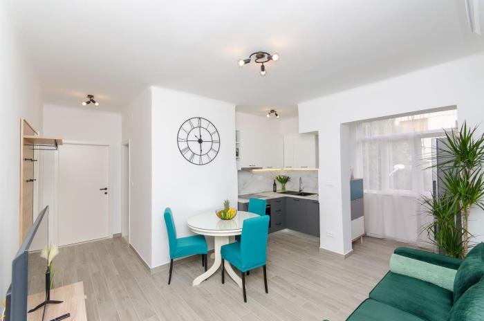 Blue moon Split Apartment