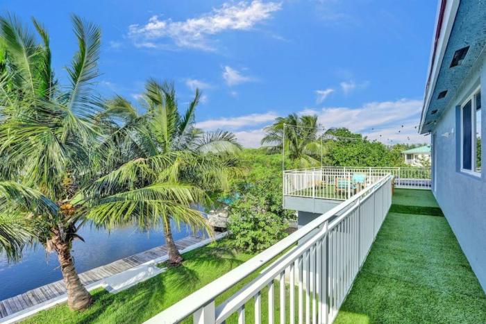 Water Front Home with Boat Dock Hot Tub Roof Top Fire Pit