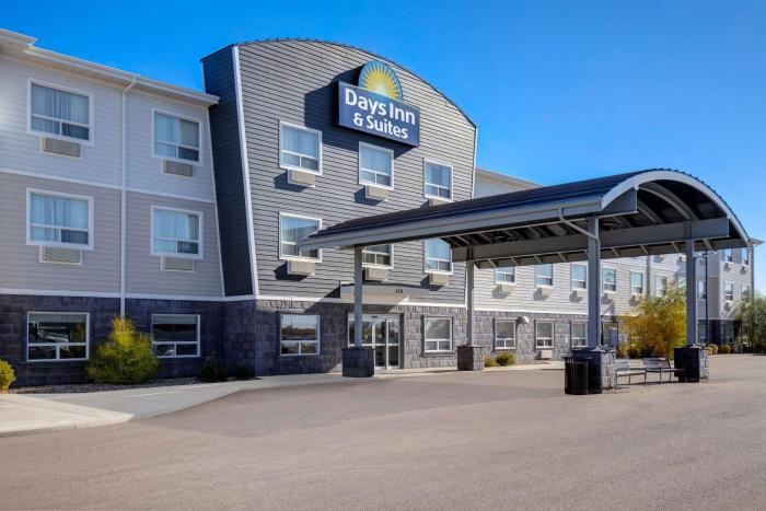 Days Inn & Suites by Wyndham Warman