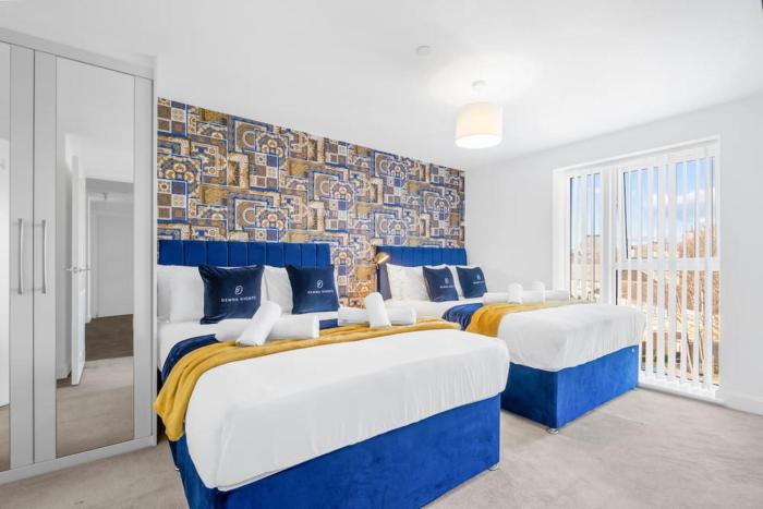 The Versace Suite with 4 Beds and Secure Free Parking