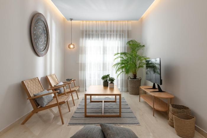 Stylish Rhodes Apartment with Prime Location - L & C City Escape