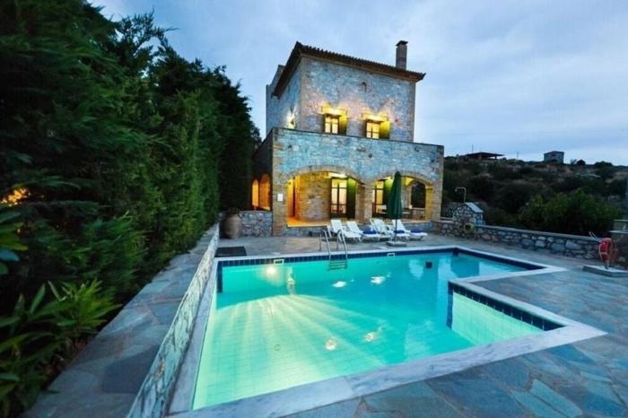 SOFIA, Luxury Stone Villa in Stoupa with Private Pool, BBQ and Amazing Sea View