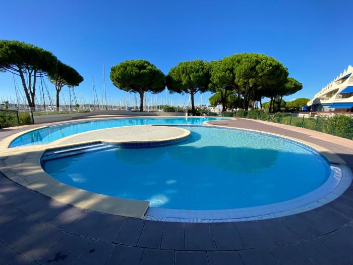 Très beau studio à Port Camargue superbe vue port