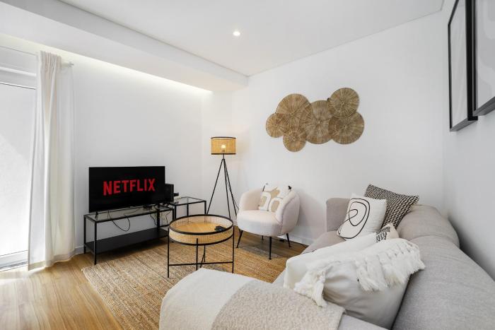 WHome Chic & Stylish Retreat in Estorils Finest Location