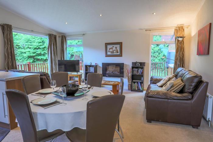Conkers Lodge for 6 with Hot Tub & Secluded Decking - Spa Resort in Devon