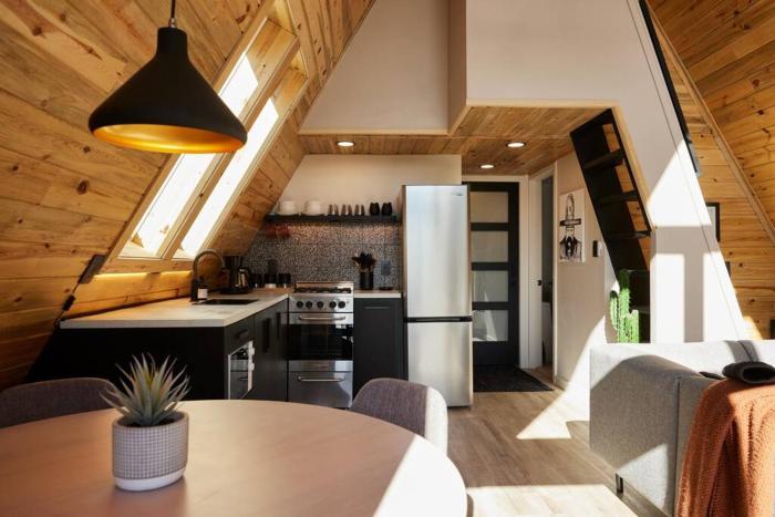 Modern A-frame w hot tub + view