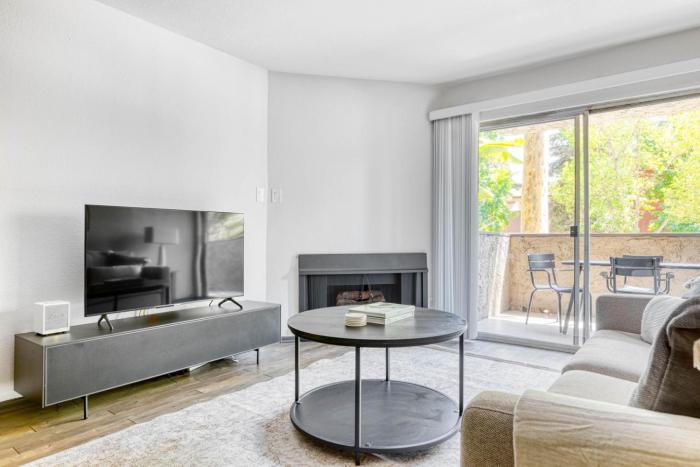Pasadena 2BR w Gym Pool nr Colorado Ave LAX-863