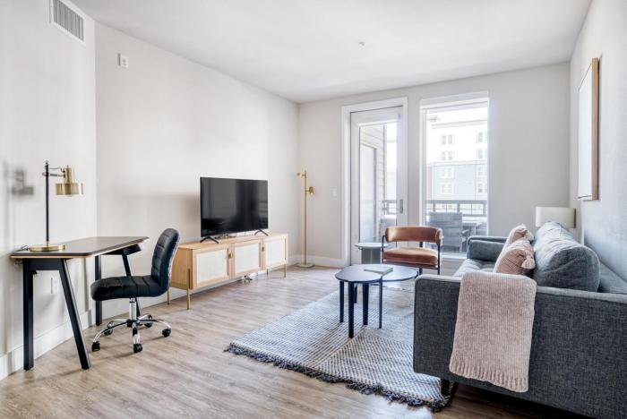 Redwood City 2BR w Gym Parking nr Caltrain SFO-607