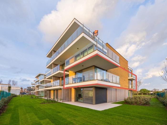 Spacious apartment with sunny terrace