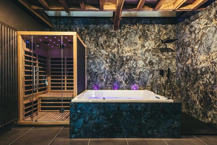 Le Duplex de lEtoile home cinéma jacuzzi et sauna privatif
