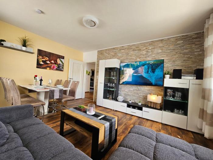 Exklusives und helles Erdgeschoss-Apartment No 2 im Zentrum von Kassel, schnelles 1Gbit Internet, Geschirrspüler, Boxspringbetten