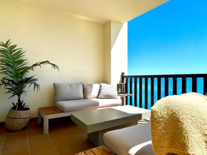 Stunning direct sea views 2 bed apartment at Balcon de Benamádena by Solrentspain Stays