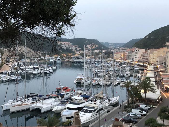 Apt de charme sur la Marina de Bonifacio