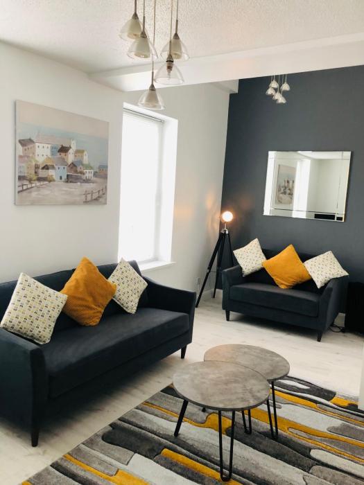 Spacious and Bright Town Centre Apartment