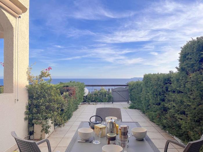 Appartement calme avec piscine et parking, proche plage, pour 4 personnes au Rayol-Canadel - FR-1-226B-141